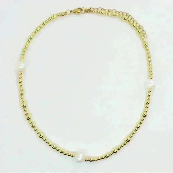 Elegant Gold and Pearl Necklace - Picture 2 of 7